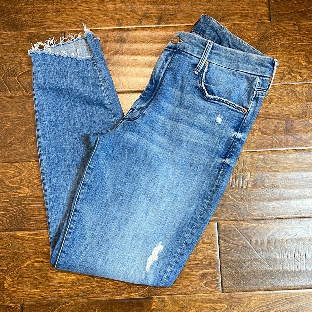 Mother Jeans “The looker ankle step fray”. W 31